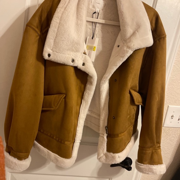 Tan jacket! Never worn. Perfect for the winter. - Picture 2 of 3